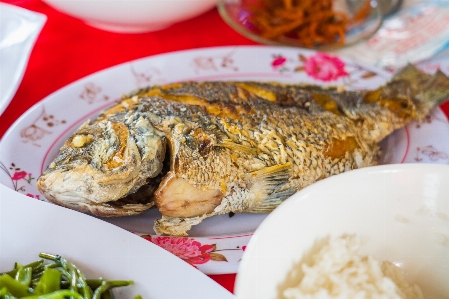 Foto Vietnam makanan ikan memanggang