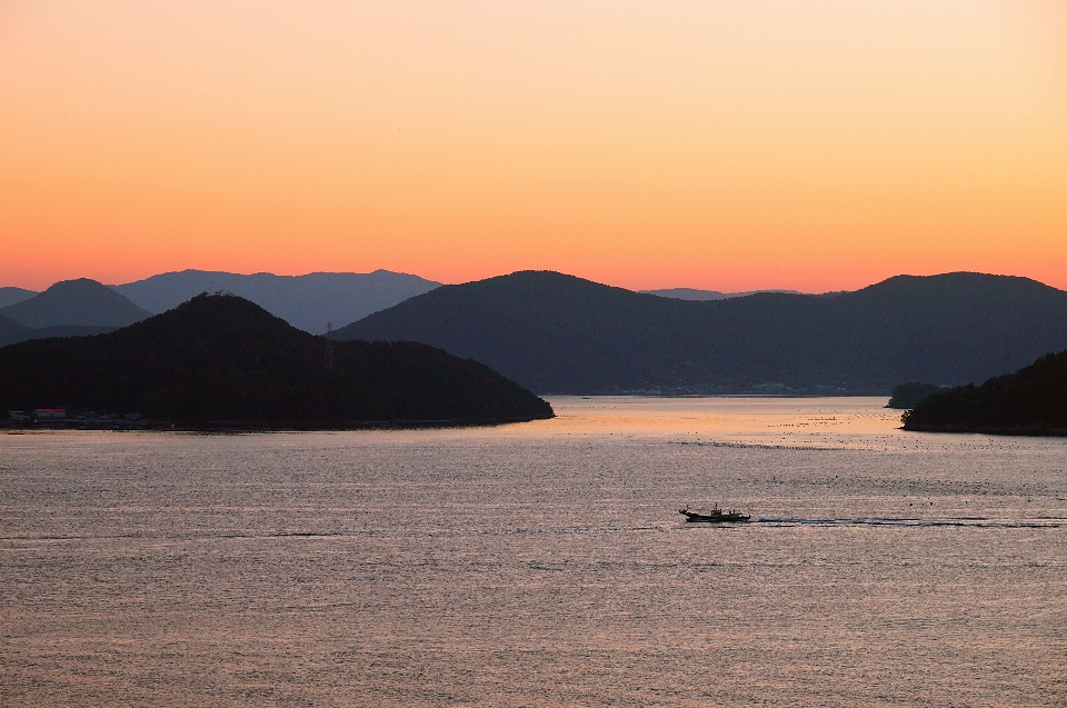 Gün batımı kore tongyeong
 dağlık yer şekilleri
