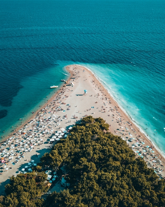 Spiaggia mare bellissimo corpo d'acqua
