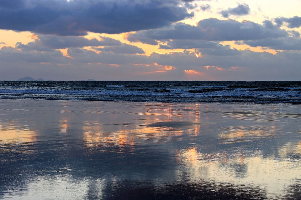 Pantai unyeo korea
 matahari terbenam cairan