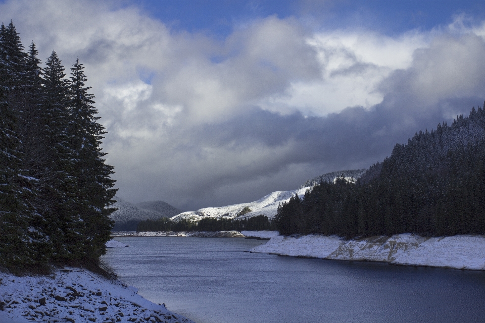 Inverno relevo montanhoso
 hidrovia
 congelando