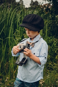 Foto Anak laki-laki tangan jeans