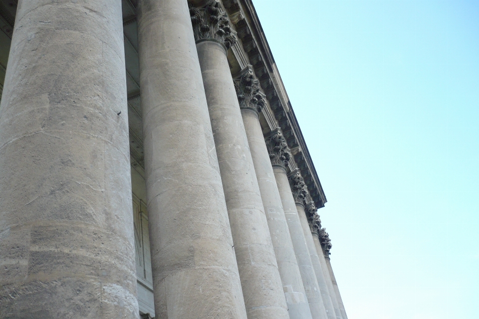 Cathedral column head acanthus stone high building architecture daytime line