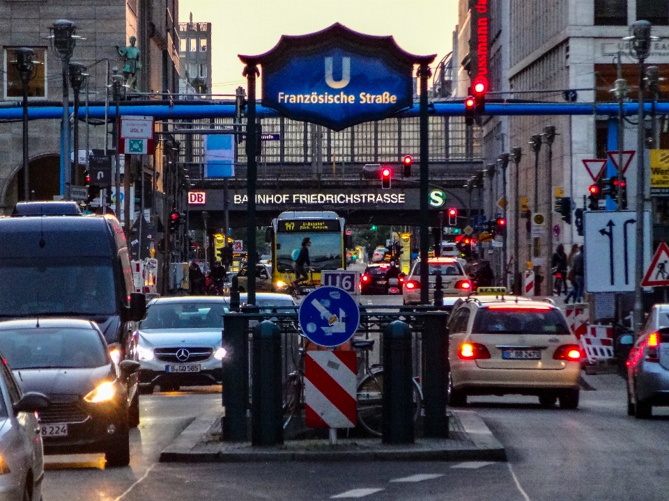 Friedrichstrasse
 camino tráfico vehículos