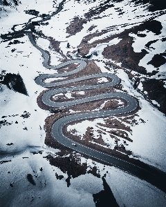 白 液体 雪 地質現象
 写真