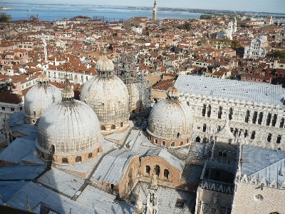 Foto Tetti
 cupole
 torre residenziale
 lucernario
