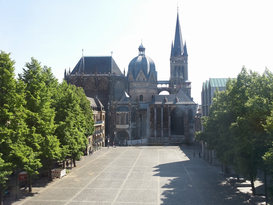 Aachen road surface spire finial