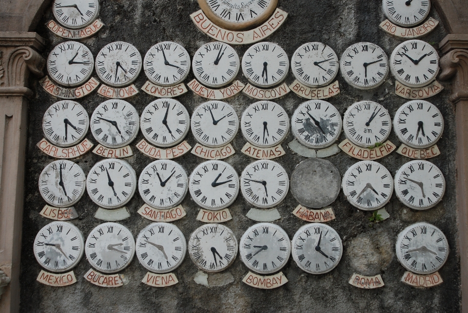 Clock sculpture galicia betanzos