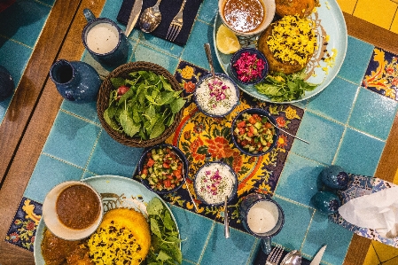 Foto Comida talheres
 mesa louça
