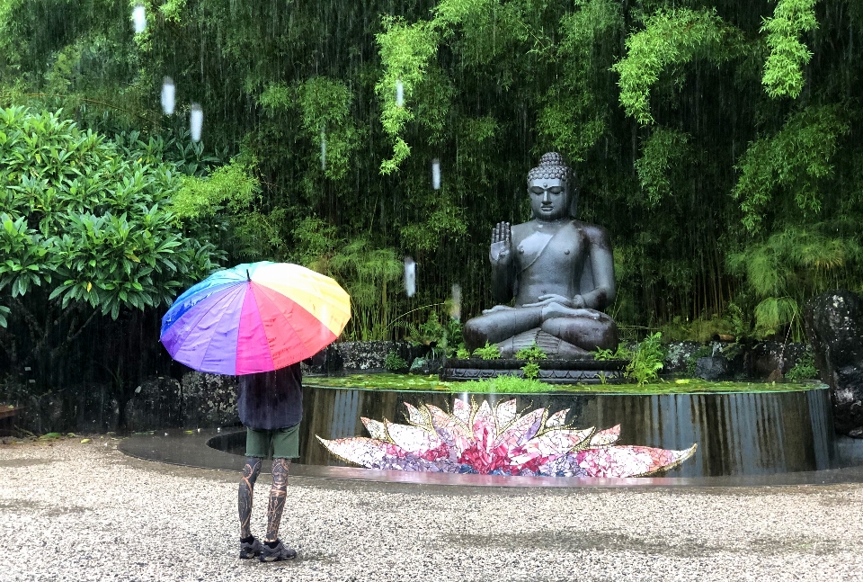 Monument tranquility statue green