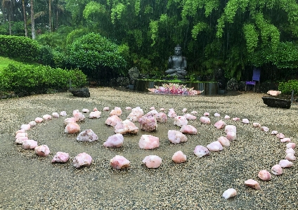 記念碑 静けさ
 銅像 緑 写真