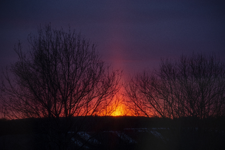 Lever du soleil hiver rouge matin