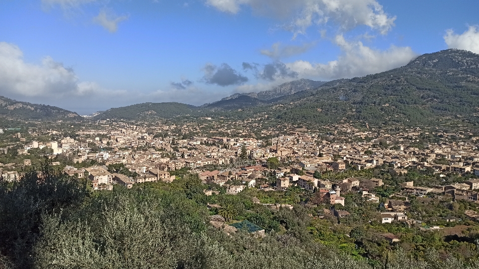 Él debería
 nube cielo montaña