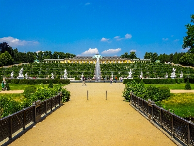 Building palace fountain garden Photo