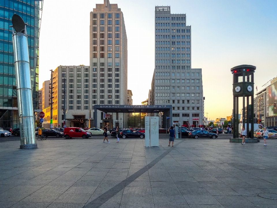 Gebäude wolkenkratzer modern sonnenuntergang