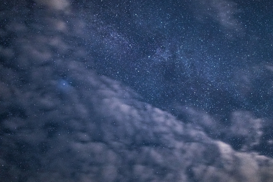 Atmosfera chmura niebo obiekt astronomiczny
