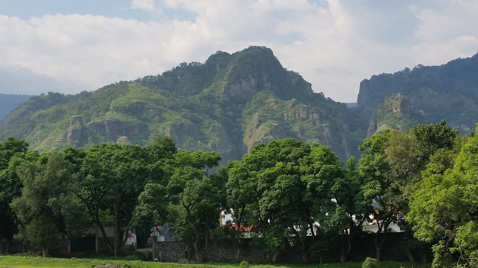 Oaxaca gunung hijau ungu