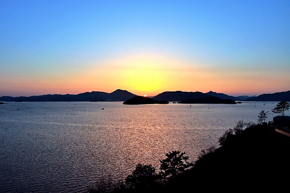 日没 韓国の夕日
 水 空