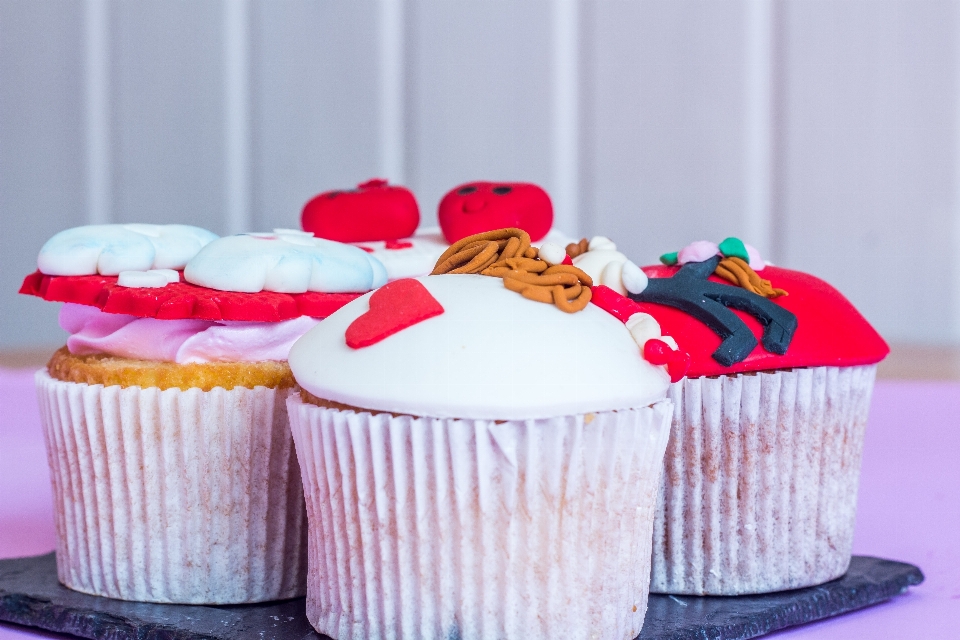 Kue manis pernikahan cinta