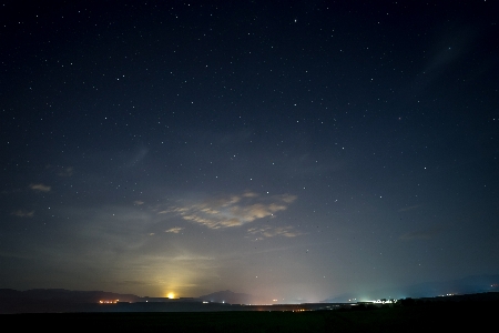 月 夜 上昇中 空 写真