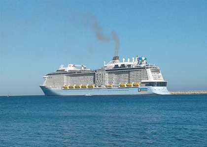 Boat sea sky ship Photo