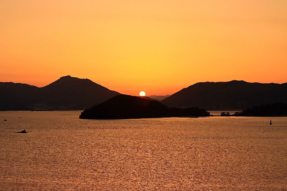 Coucher de soleil île corée eau