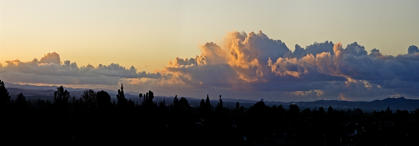 Foto Alba nuvole nube cielo