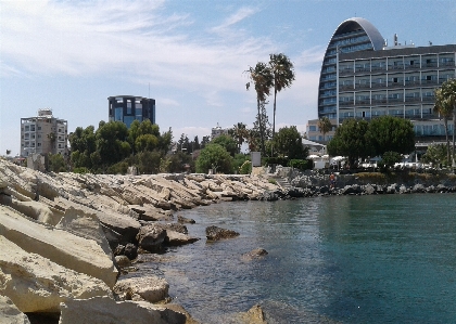 Sea water rocks within walking Photo