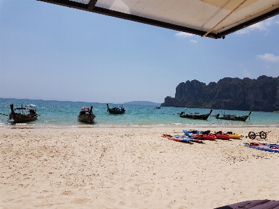 タイの ビーチ 水 空 写真