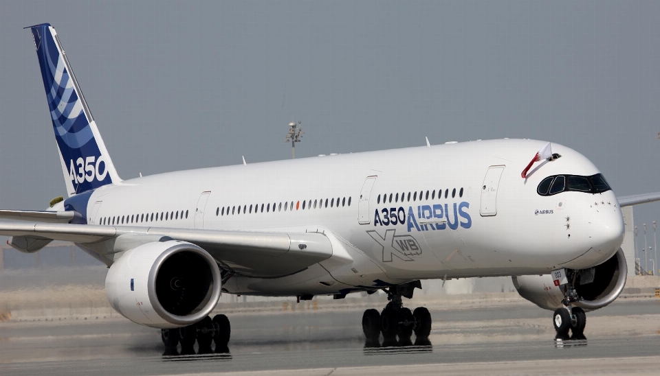 Airbus
 a350
 pesawat terbang perusahaan penerbangan