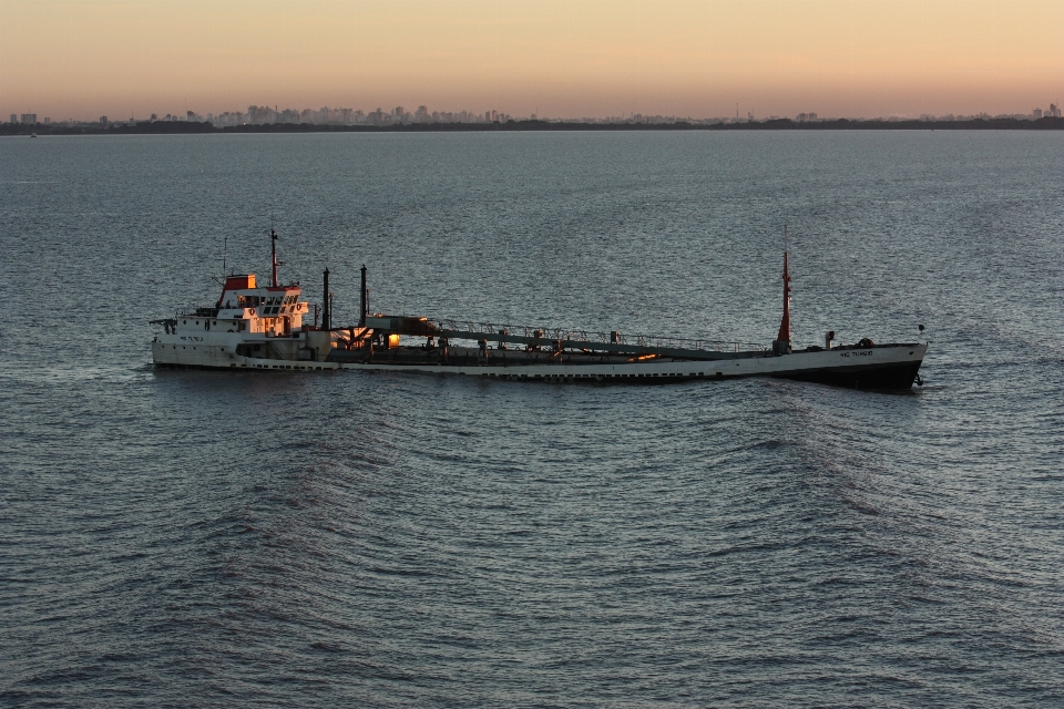 Bateau océan mer coucher de soleil