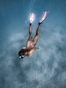 Foto Donna acqua braccio cielo