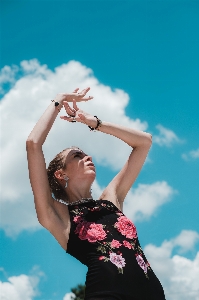 女性 クラウド 眼鏡 空 写真