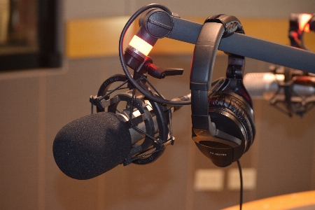 Zdjęcie Radio mikrofon dziennikarz dziennikarstwo
