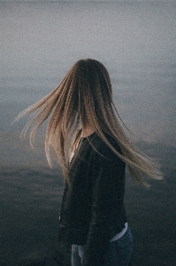 女性 水 クラウド 空 写真