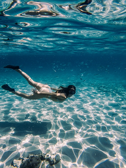 Frau wasser schwimmbad
 menschen in der natur
