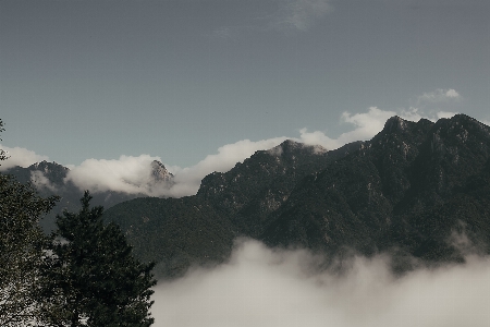 自然的 云 天空 山 照片