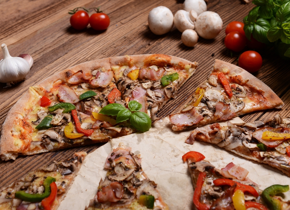 Pizza comida talheres
 ingrediente
