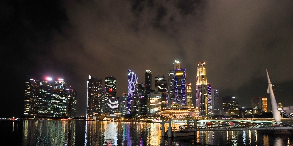 Night photography water skyscraper Photo