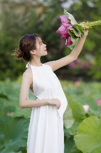 Woman plant flower shoulder Photo