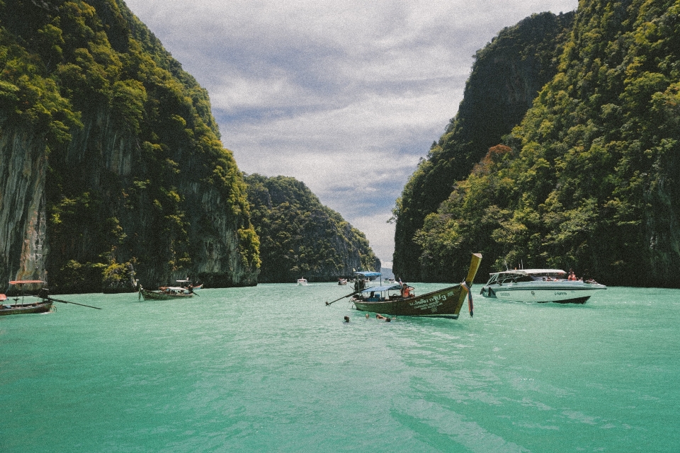 Tailandia acqua nube barca