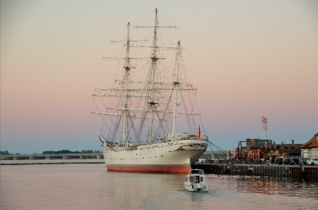 Ship water sky boat Photo