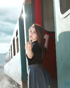 女性 訓練 水 空 写真