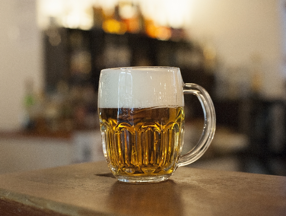 Bière pilsner urquell
 blonde
 vaisselle
