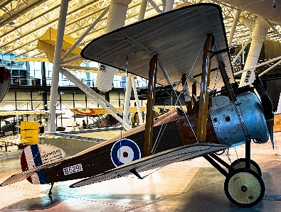 Photo Avion véhicule roue constructeur aérospatial
