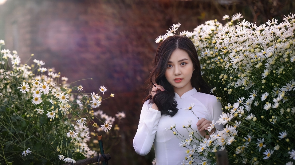 女性 花 植物 写真