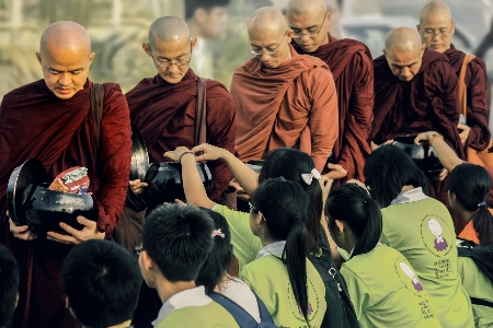 Foto Agama buddha theravada
 buddhis sangha
 proses
