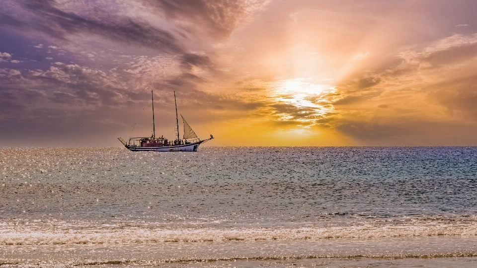 Mar nuvem água barco