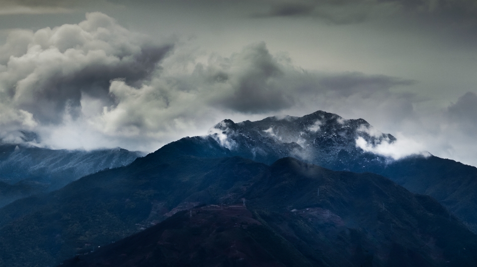 Montanha nuvem céu atmosfera