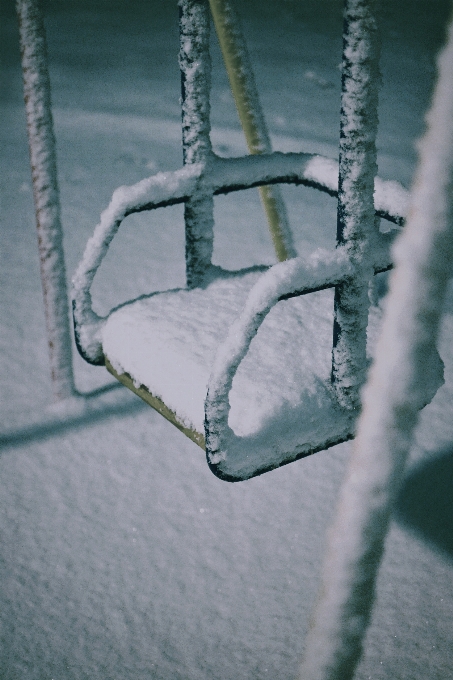 Schnee zweig stuhl einfrieren